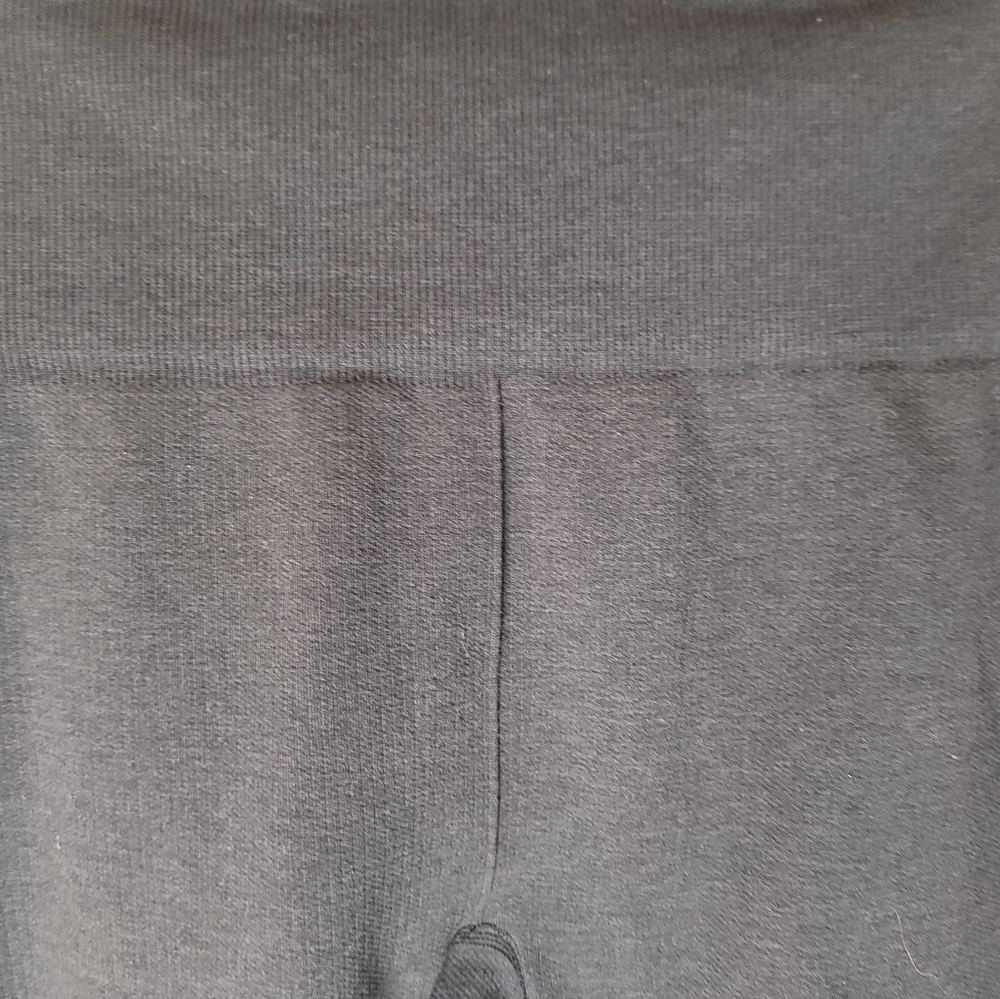 Lululemon Grey leggings Size 8 ⭐️Host Pick⭐️ - Picture 4 of 7